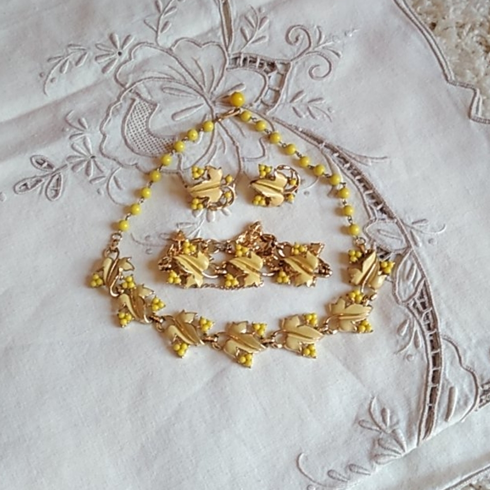 Vintage Yellow Leaf Set